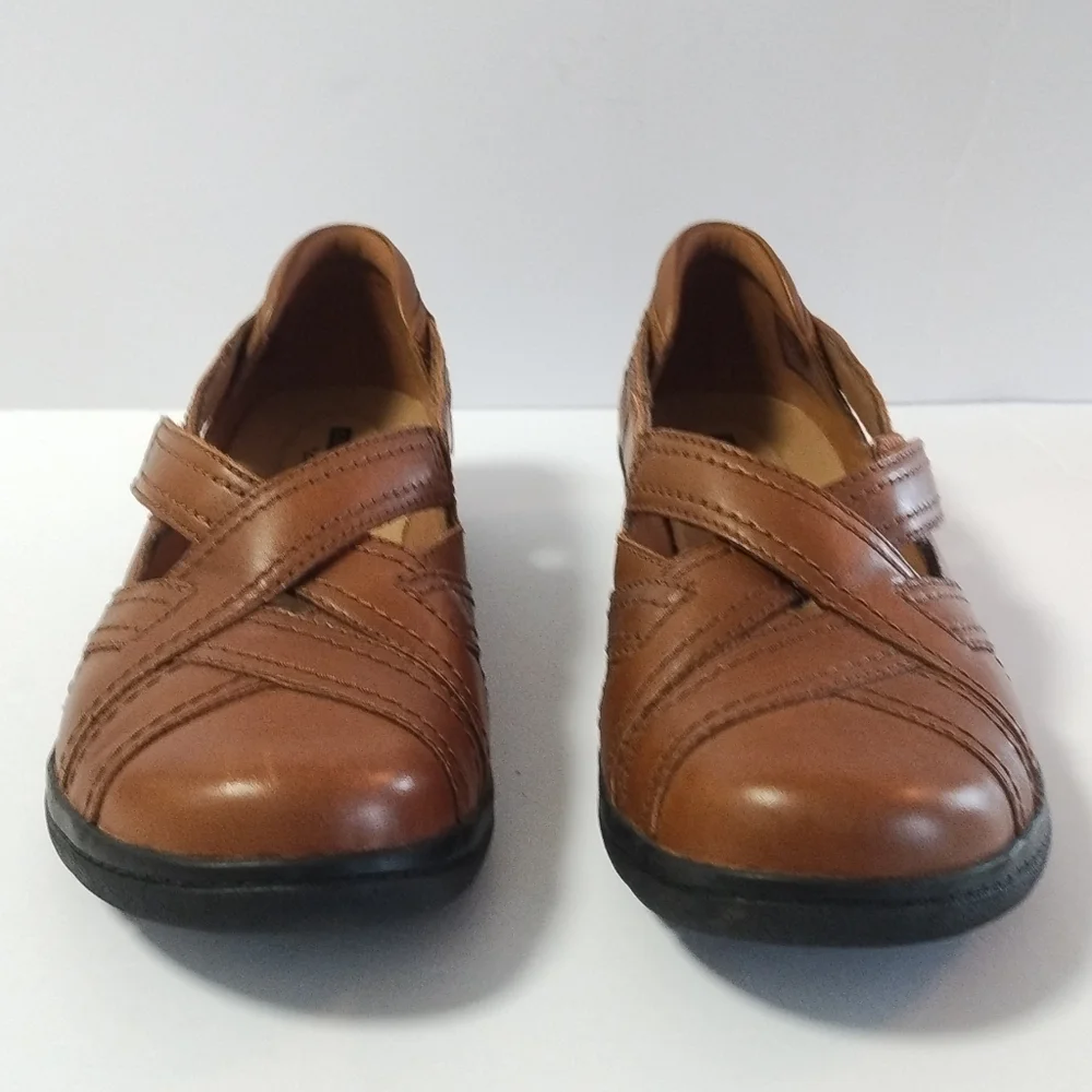 Clarks Womens Cheyn Wale Loafer Size 8.5 M Cognac Tan Leather Slip On Shoe